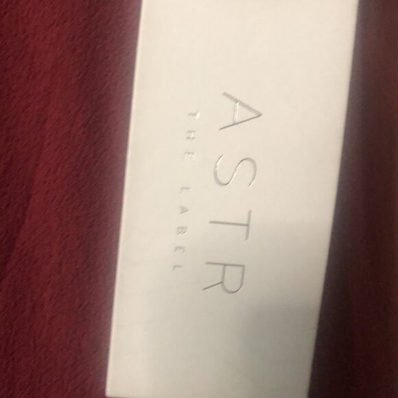 NWT! ASTR THE LABEL Cold Shoulder Shift Dress Size Small - Picture 9 of 12